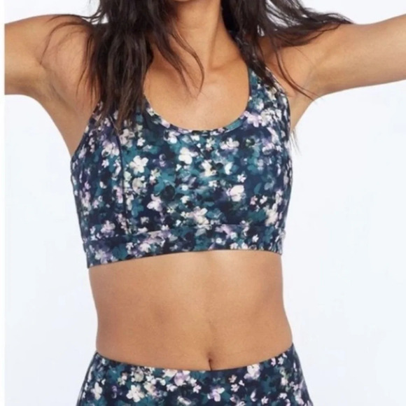 Summersalt The Midi Sports Bra - Picture 1 of 8